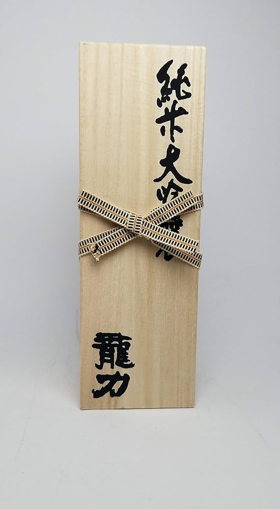 Amazon.co.jp: 龍力 純米大吟醸 誉天賜盃 720ml [ 日本酒 720ml